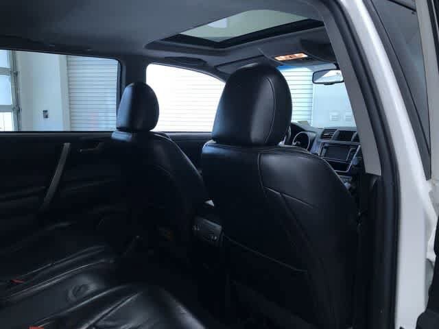 Thumbnail: 2013 Toyota Highlander - 24