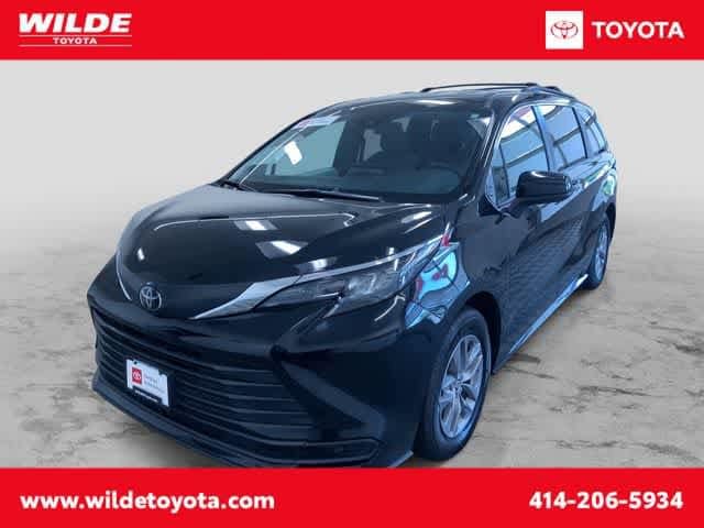 2026 Toyota Sienna LE 8-Passenger Hybrid FWD's photo