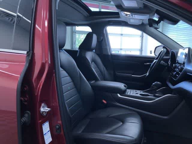 Thumbnail: 2022 Toyota Highlander - 14