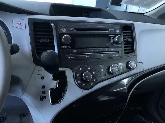 Thumbnail: 2012 Toyota Sienna - 31