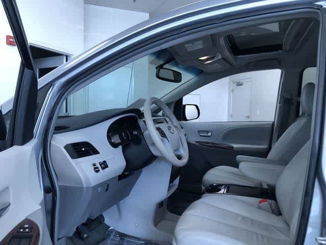 Thumbnail: 2014 Toyota Sienna - 12