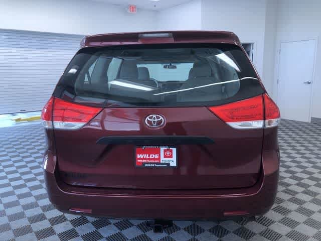 Thumbnail: 2012 Toyota Sienna - 16