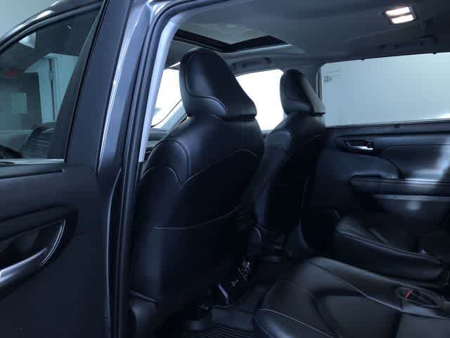 Thumbnail: 2023 Toyota Highlander - 21