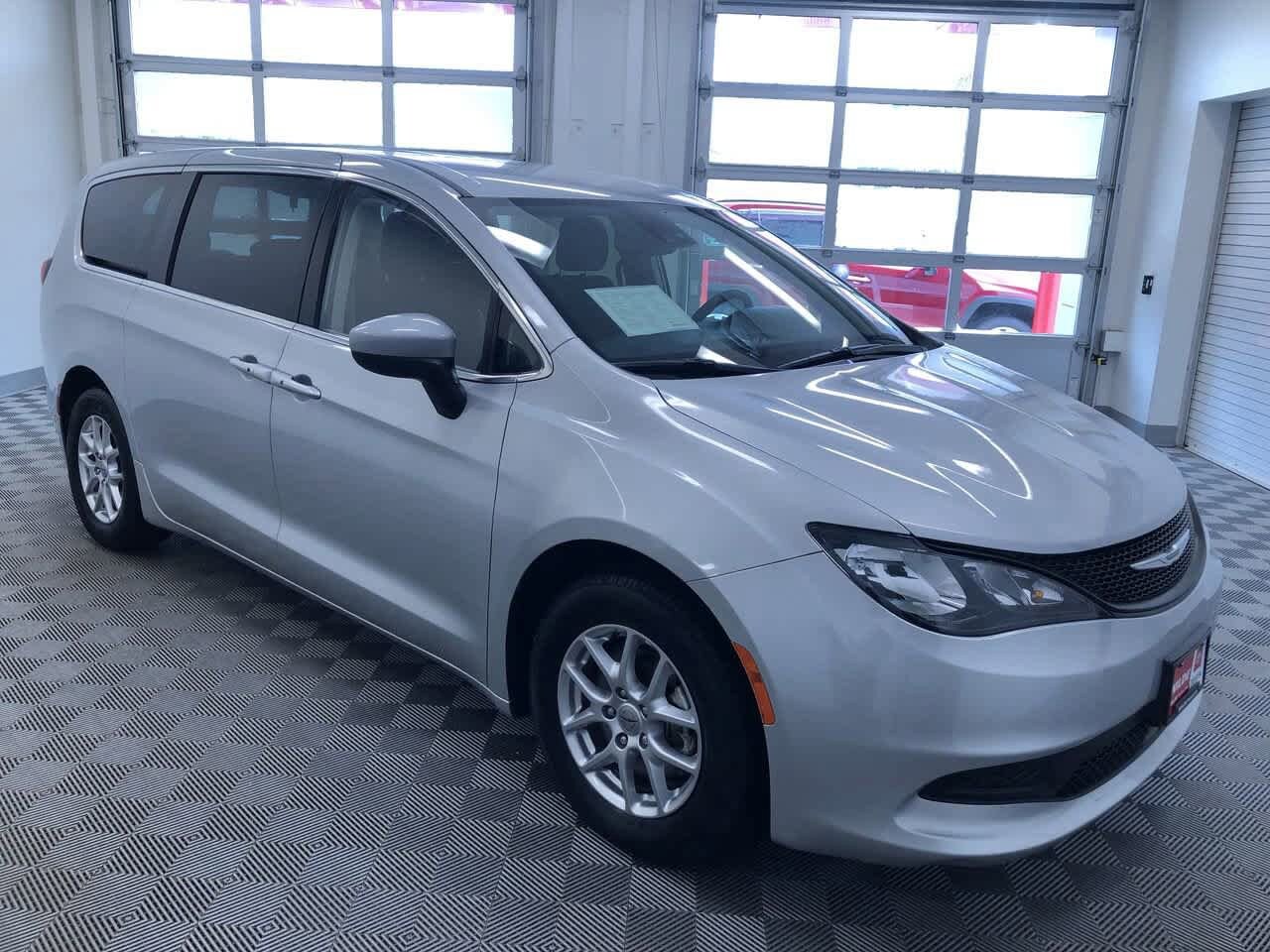 2023 Chrysler Voyager LX 35