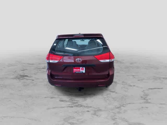 Thumbnail: 2012 Toyota Sienna - 9