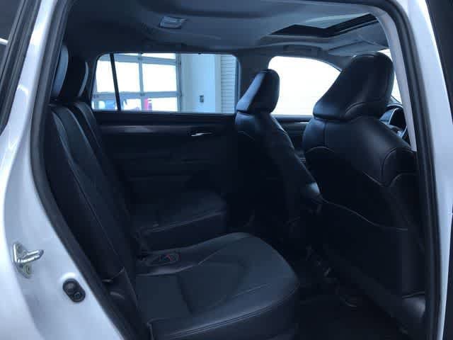 Thumbnail: 2022 Toyota Highlander - 21