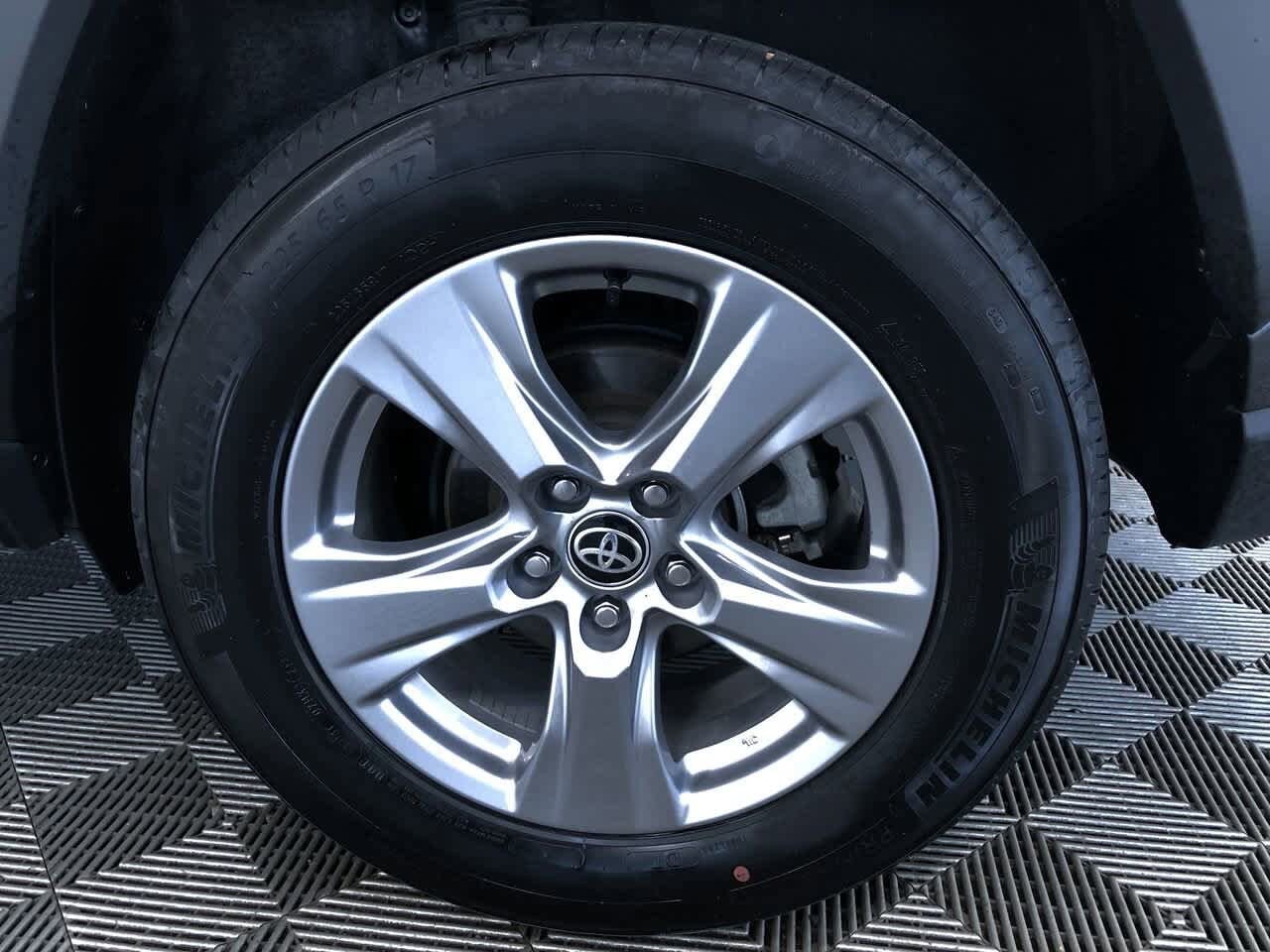 2024 Toyota RAV4 XLE 22