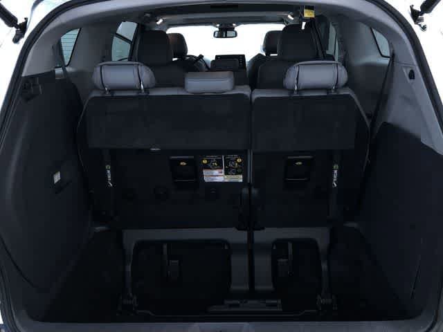 Thumbnail: 2021 Toyota Sienna - 32
