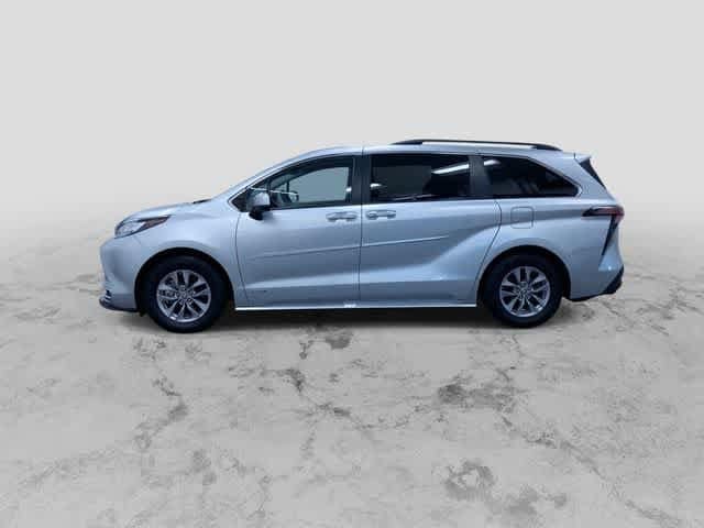 Thumbnail: 2021 Toyota Sienna - 6