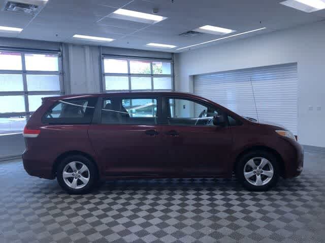 Thumbnail: 2012 Toyota Sienna - 40