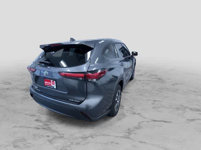 Thumbnail: 2022 Toyota Highlander - 9