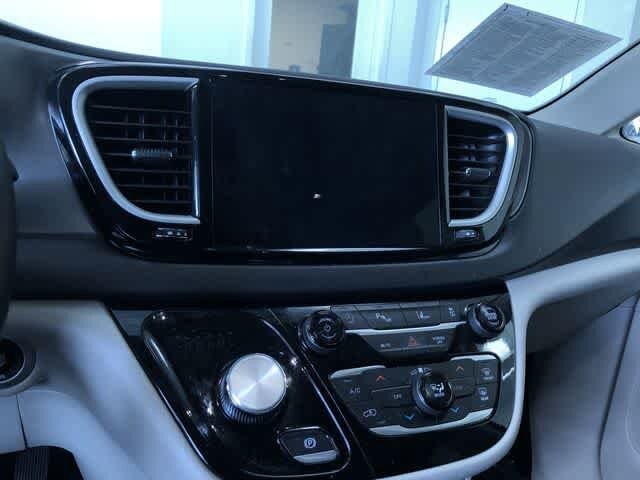 Thumbnail: 2024 Chrysler Pacifica - 26