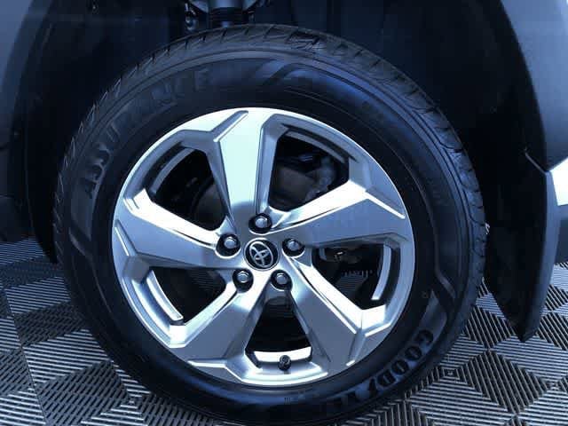 Thumbnail: 2020 Toyota RAV4 - 16