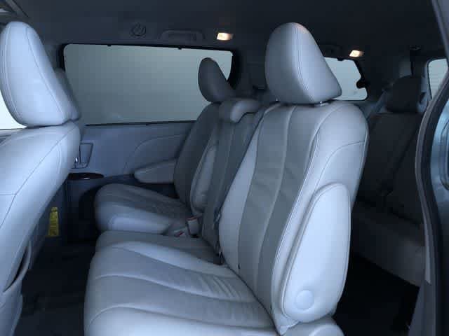 Thumbnail: 2014 Toyota Sienna - 23