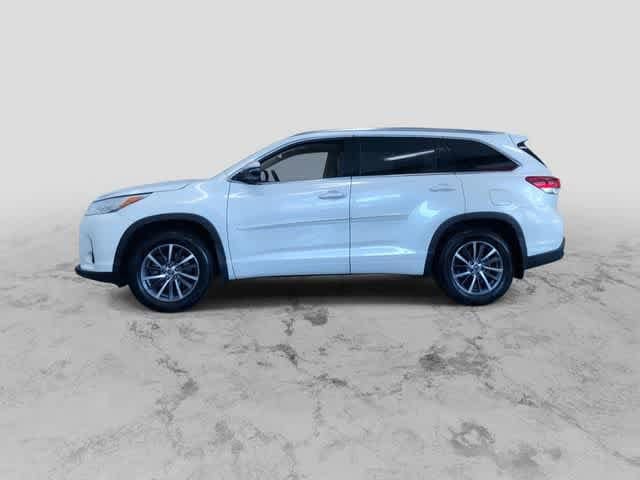 Thumbnail: 2017 Toyota Highlander - 7