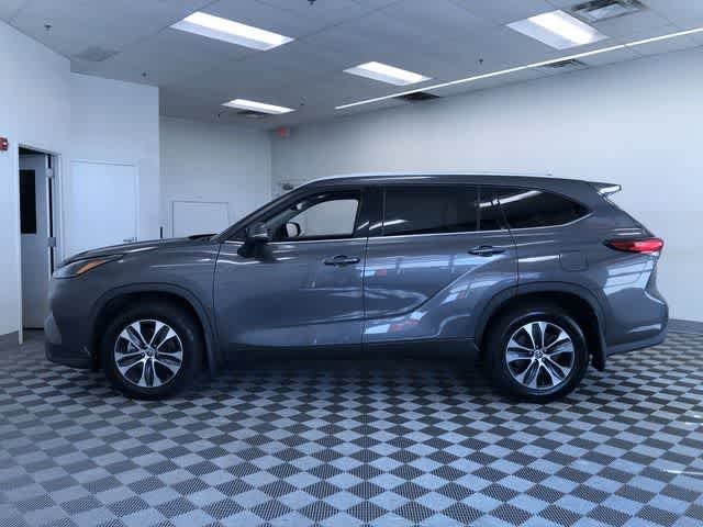 Thumbnail: 2022 Toyota Highlander - 11