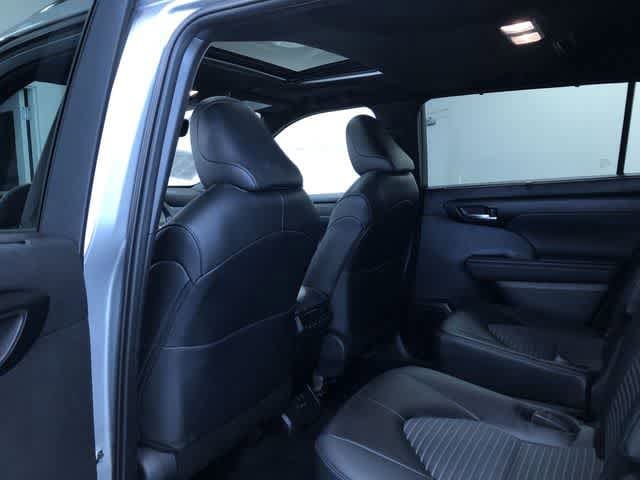 Thumbnail: 2025 Toyota Highlander - 18