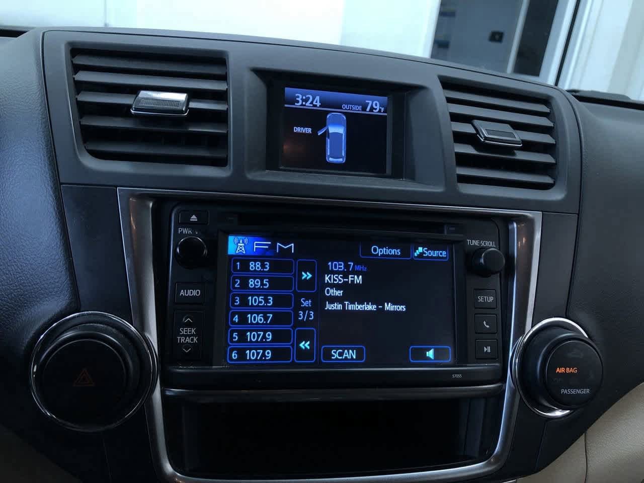 Thumbnail: 2013 Toyota Highlander - 28