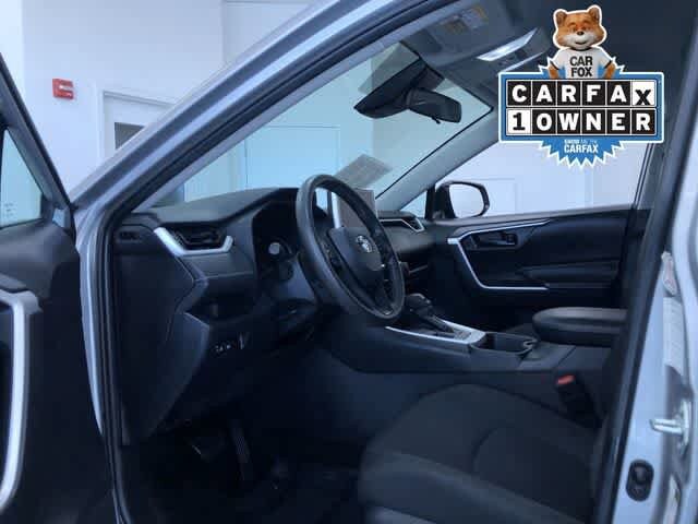 2024 Toyota RAV4 LE photo 2