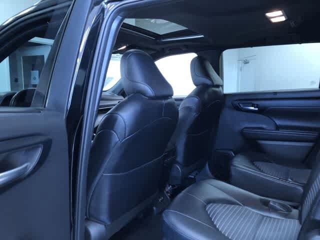 Thumbnail: 2025 Toyota Highlander - 16