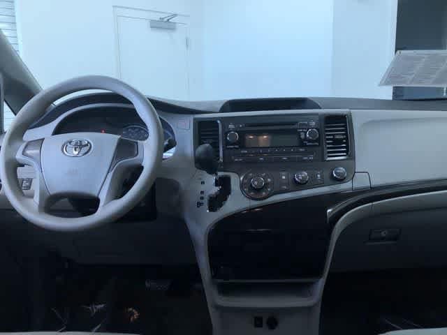 Thumbnail: 2012 Toyota Sienna - 19