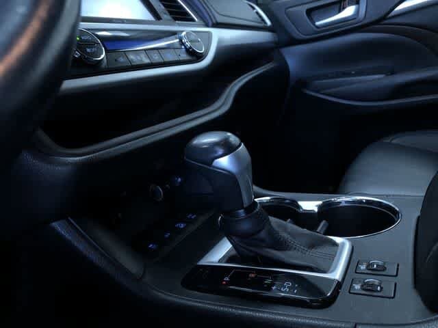 Thumbnail: 2015 Toyota Highlander - 31