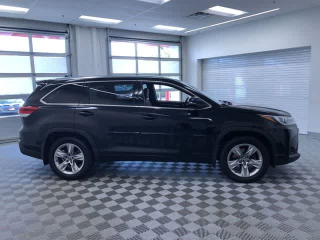 Thumbnail: 2017 Toyota Highlander - 40