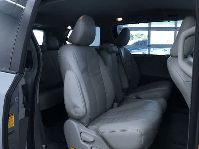 Thumbnail: 2014 Toyota Sienna - 24