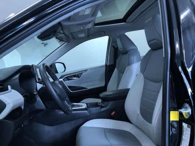 Thumbnail: 2020 Toyota RAV4 - 17