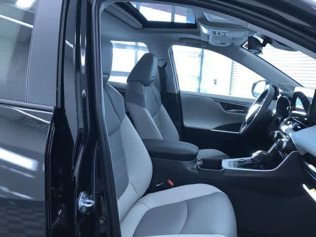 Thumbnail: 2025 Toyota RAV4 - 14