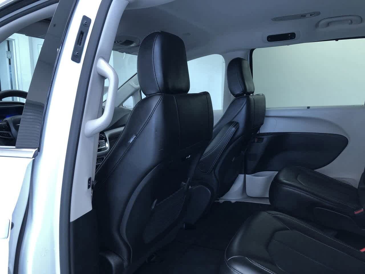 2024 Chrysler Pacifica Touring L 18
