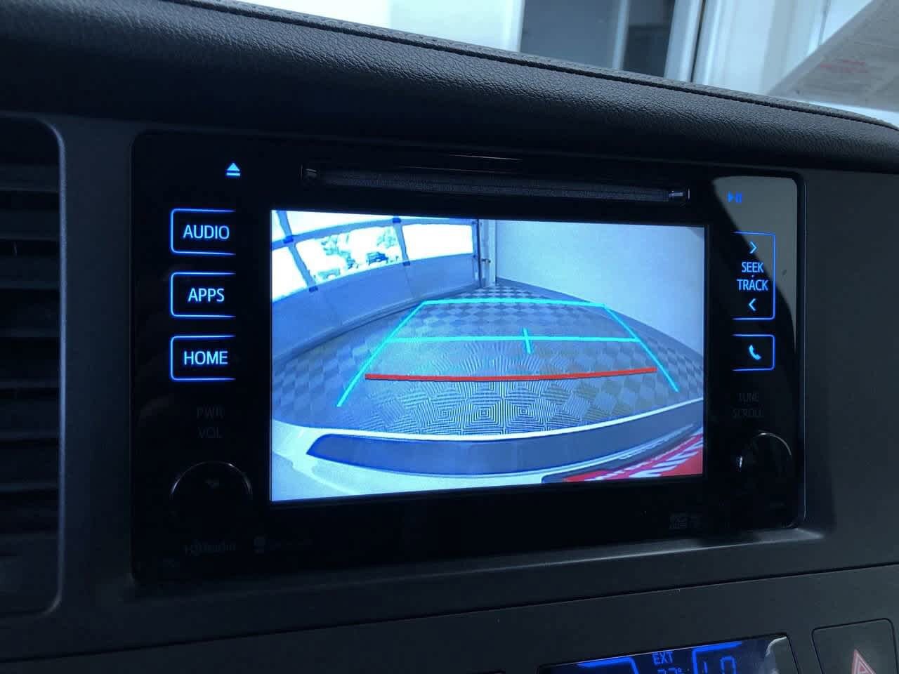 2015 Toyota Sienna XLE 29