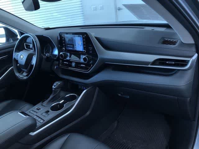 Thumbnail: 2022 Toyota Highlander - 23