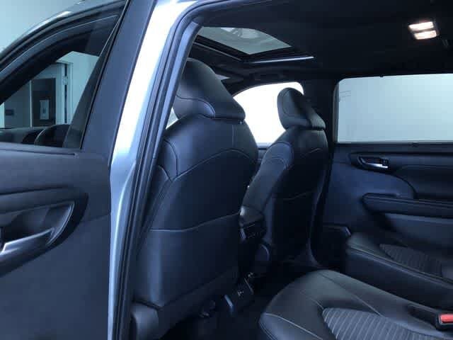 Thumbnail: 2025 Toyota Highlander - 16