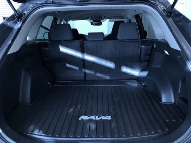 Thumbnail: 2022 Toyota RAV4 - 31