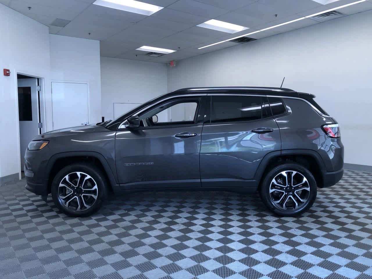 Thumbnail: 2022 Jeep Compass - 11
