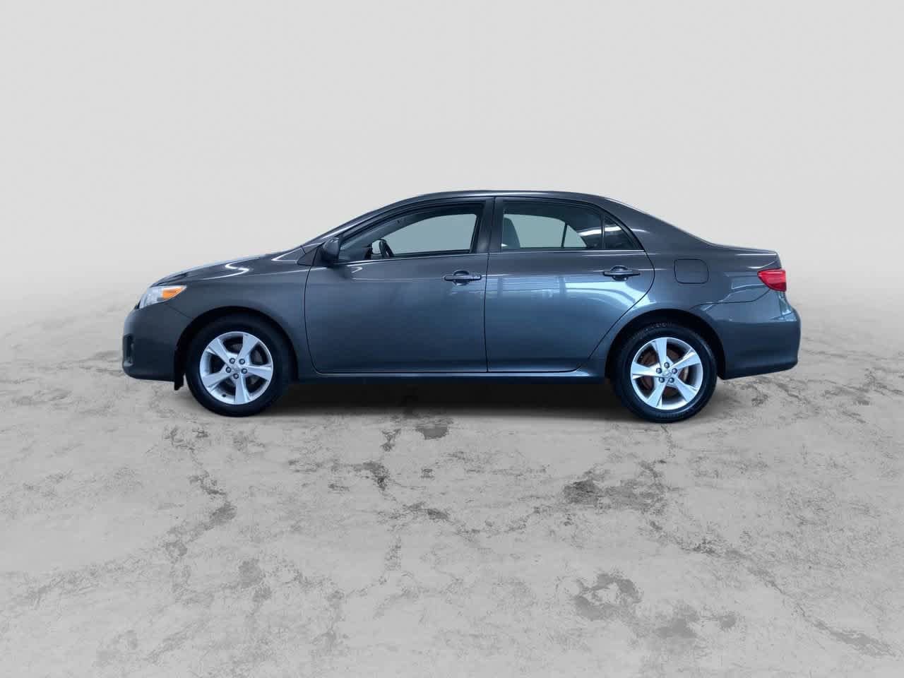 Thumbnail: 2013 Toyota Corolla - 6