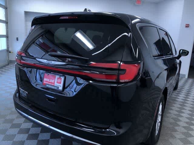 Thumbnail: 2025 Chrysler Pacifica - 35