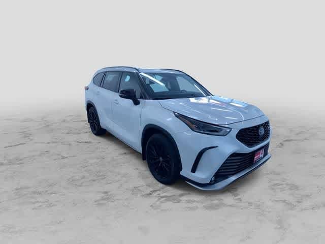 Thumbnail: 2023 Toyota Highlander - 3