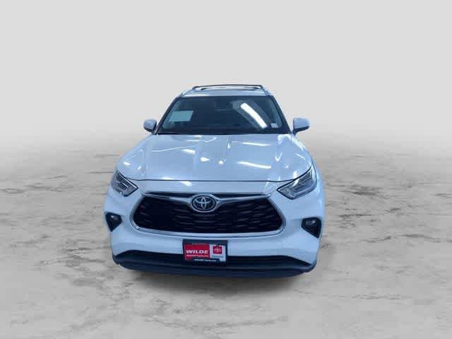Thumbnail: 2022 Toyota Highlander - 4