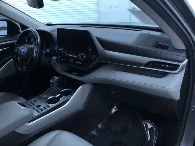 Thumbnail: 2023 Toyota Highlander - 25