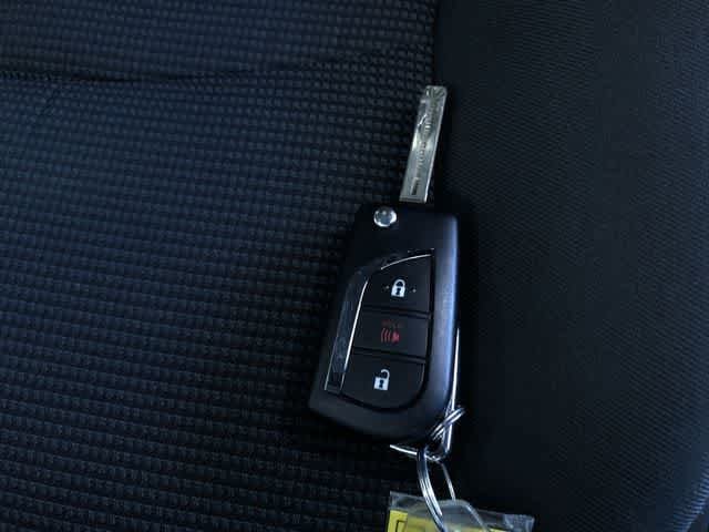 Thumbnail: 2025 Toyota RAV4 - 32