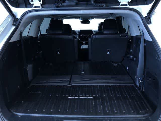 Thumbnail: 2022 Toyota Highlander - 31