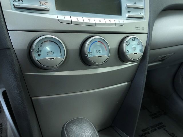 2009 Toyota Camry  34