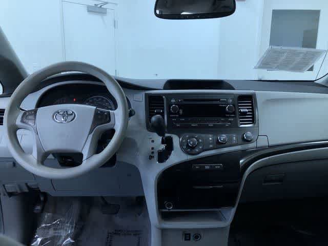 Thumbnail: 2011 Toyota Sienna - 18