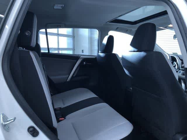 Thumbnail: 2016 Toyota RAV4 - 21