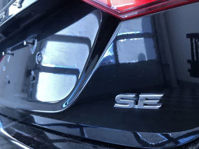 Thumbnail: 2022 Toyota Camry - 15