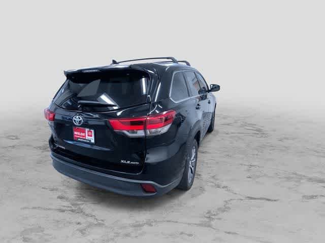 Thumbnail: 2019 Toyota Highlander - 9