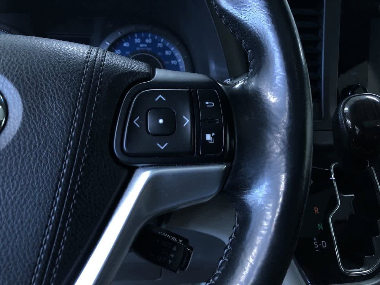 2015 Toyota Sienna XLE 27