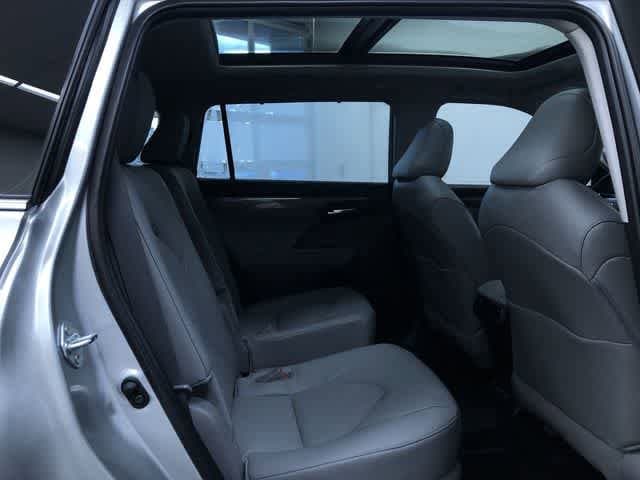 Thumbnail: 2024 Toyota Highlander - 21